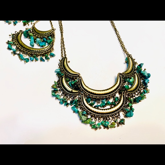 Jewelry - 🎉2/$10! BOLD statement piece jewelry set!